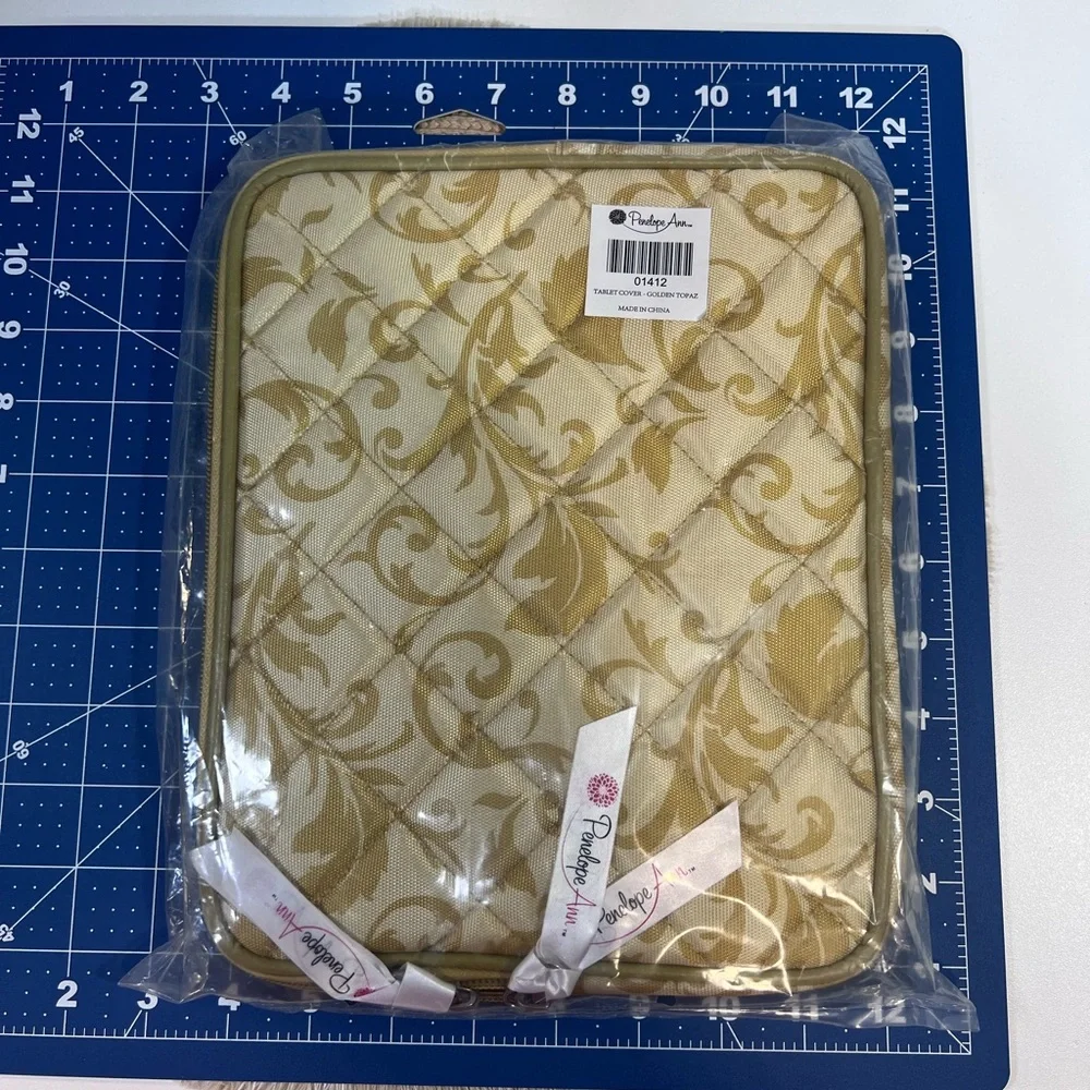Penelope Ann Tablet/Ipad Cover Golden Topaz Quilted Bag 10” X 8” NWT NEW